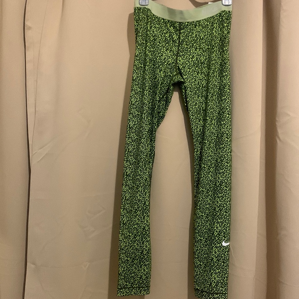 Nike Pro Women’s leggings size Large